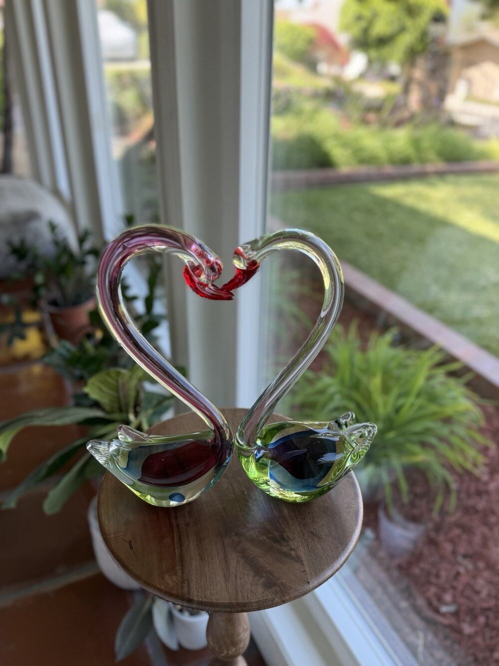 Pair Fifth Avenue Crystal Art Glass Swans Heart Shape Cranberry Blue 12in